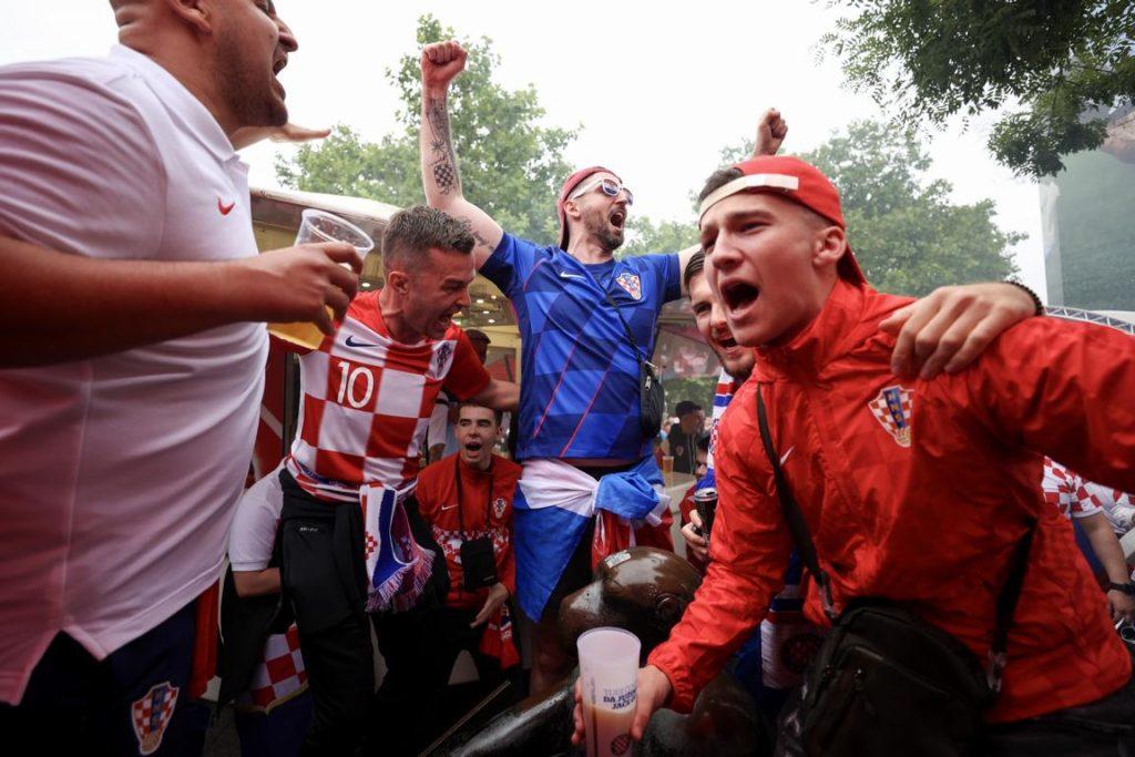 "LUDNICA" U NJEMAČKOM GLAVNOM GRADU: Hrvatski navijači "osvojili" Berlin, slijedi "Furija" Hrvatski navijači u Berlinu / Foto: Hina