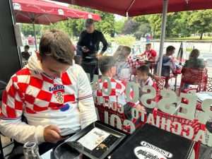 POGLEDAJTE FOTOGALERIJU: Berlin je u subotu na nekoliko sati postao "hrvatski grad", Hrvati su stigli iz cijele Europe POGLEDAJTE FOTOGALERIJU: Berlin je u subotu na nekoliko sati postao "hrvatski grad", Hrvati su stigli iz cijele Europe