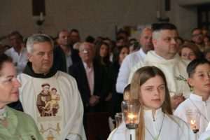 (FOTO) PROSLAVA BLAGDANA SV. ANTE PADOVANSKOG U WIESBADENU: Fra Janko Ćuro poručio: Praznim još nitko nije uspio ispuniti prazninu Proslava sv. Antuna Padovanskog u Wiesbadenu / Foto: Fenix (MD)