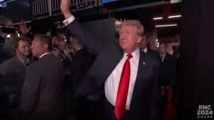 TRUMP I SLUŽBENO KANDIDAT: Republikanska nacionalna konvencija izabrala bivšeg američkog predsjednika za svog predsjedničkog kandidata za izbore, on izabrao 39-godišnjeg J.D. Vancea za svog potpredsjedničkog kandidata Donald Trump /Foto: Anadolu
