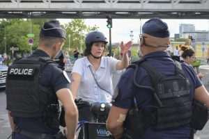 (FOTO) PARIZ SPREMAN ZA OI: Ekstravagantna ceremonija otvaranja, 7.000 sportaša osigurava oko 45.000 policajaca, 10.000 vojnika i 2000 privatnih zaštitara Francuska polcija / Foto: Anadolu