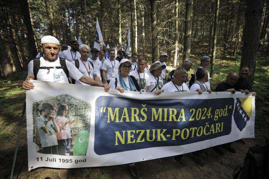 Sudionici Marša mira za Srebrenicu / Foto: Anadolu