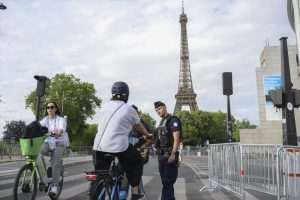 (FOTO) PARIZ SPREMAN ZA OI: Ekstravagantna ceremonija otvaranja, 7.000 sportaša osigurava oko 45.000 policajaca, 10.000 vojnika i 2000 privatnih zaštitara Francuska polcija / Foto: Anadolu