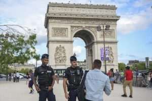 (FOTO) PARIZ SPREMAN ZA OI: Ekstravagantna ceremonija otvaranja, 7.000 sportaša osigurava oko 45.000 policajaca, 10.000 vojnika i 2000 privatnih zaštitara Francuska polcija / Foto: Anadolu