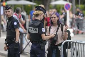 (FOTO) PARIZ SPREMAN ZA OI: Ekstravagantna ceremonija otvaranja, 7.000 sportaša osigurava oko 45.000 policajaca, 10.000 vojnika i 2000 privatnih zaštitara Francuska polcija / Foto: Anadolu