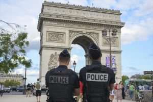 (FOTO) PARIZ SPREMAN ZA OI: Ekstravagantna ceremonija otvaranja, 7.000 sportaša osigurava oko 45.000 policajaca, 10.000 vojnika i 2000 privatnih zaštitara Francuska polcija / Foto: Anadolu