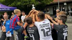 MÜNCHEN: Uz često izvođenje pobjedničke pjesme "Lijepa li si" iznimno uspješan vikend juniora Croatije München