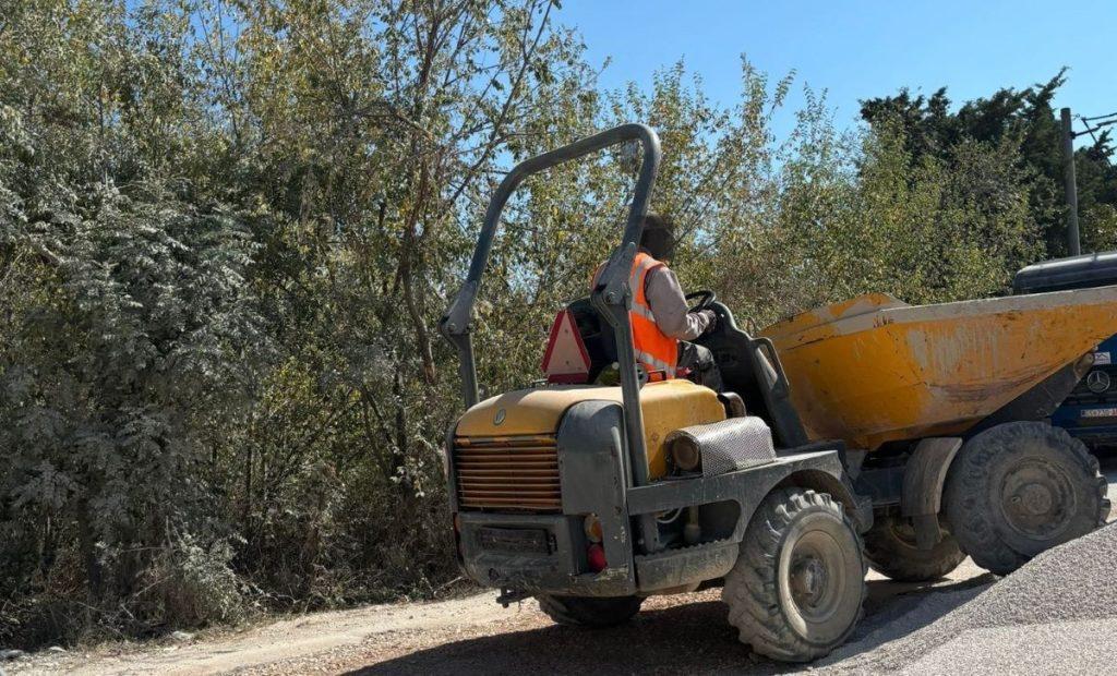 PRIČA IZ DALMACIJE: Topi se i čelik, a bauštelci rade - nema milosti, tako je kako je, u podne ili u ujutro, isto nam je! Radnik na građevini / Foto: Fenix (MD)