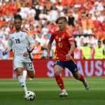 LUDNICA U ČETVRTFINALU IZMEĐU ŠPANJOLSKE I NJEMAČKE: Nakon produžetka Španjolska u zadnjim minutama otišla u polufinale i izbacila Njemačku Dani Olmo (10) iz Španjolske i Leroy Sane (19) iz Njemačke / Foto: Anadolu
