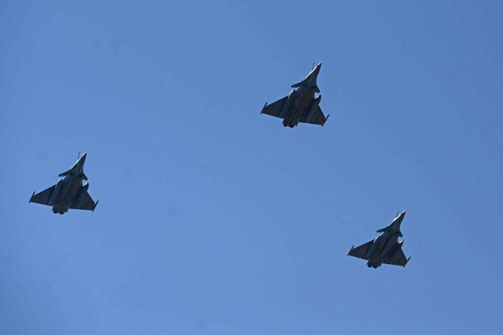 Borbeni zrakoplovi Rafale na nebu iznad Knina / Foto: Hina