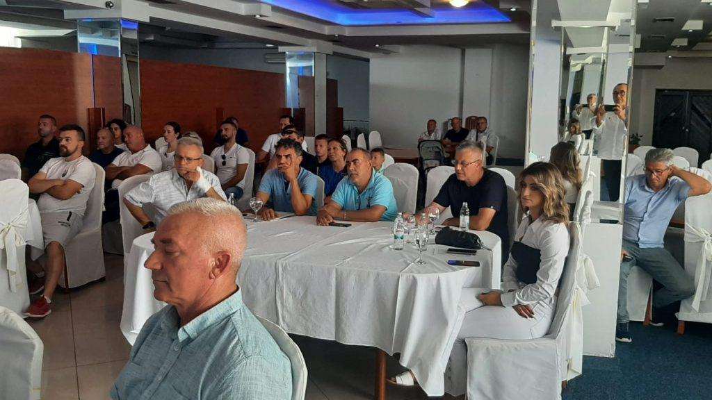 Sastanak Inicijative "Stop vjetrenjačama u buškoblatskom i zavelimskom kraju" / Foto: Fenix (SIM)