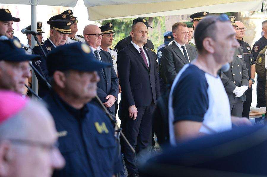 POZIV NA PRAVDU I PRONALAZAK NESTALIH: Obilježena 33. obljetnica pogibije 39 branitelja u Policijskoj postaji Dalj Ivan Anušić sudjelovao je na obilježavanju 33. obljetnice napada na Policijsku postaju Dalj / Foto: Hina
