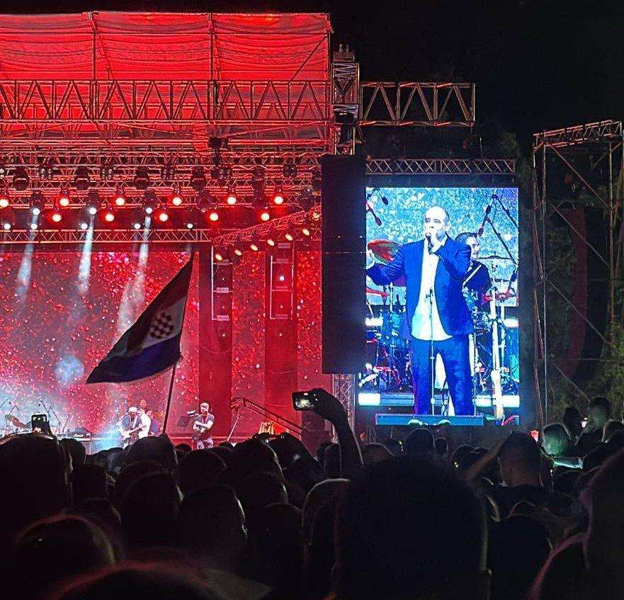 (VIDEO) VEČER KAD SU "SVI PUTEVI VODILI" U IMOTSKI: Velik broj Hrvata iz domovine i iseljeništva na koncertu Thompsona, Zečića i Bulića Koncert u Imotskom / Foto: Fenix (SG)