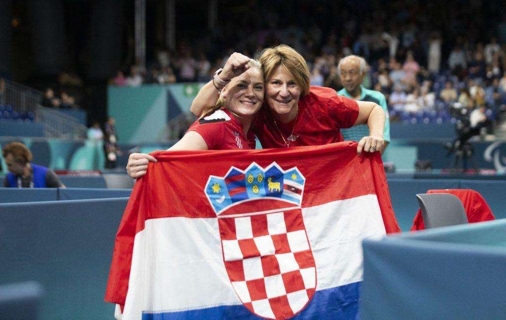 Anđela Mužinić Vincetić i trenerica Mirela Šikoronja Ivanćin / Foto: Hina