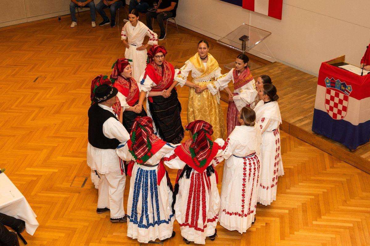 “PROSLAVA PONOSA I ZAJEDNIŠTVA”: Hrvatska zajednica u Gornjoj Austriji svečano proslavila 30. godina postojanja i rada Foto: Fenix (Žarko Banović)