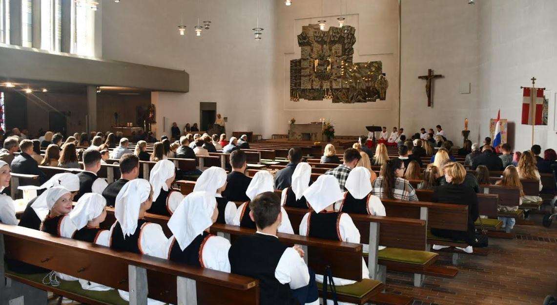 OKUPIO SE VELIKI BROJ VJERNIKA: Proslava Male Gospe u Hrvatskoj katoličkoj zajednici Ravensburg Proslava Male Gospe u Hrvatskoj katolickoj zajednici Ravensburg
