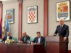 Dragan Čović za govornicom u Vukovarsko-srijemskoj županiji/ Foto: HDZ BIH