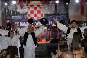 6. LIVANJSKA NOĆ (FOTO i VIDEO): Uz klapu Samoana pripadnici 4. generacije Livnjaka slavili u Heusenstammu kod Frankfurta