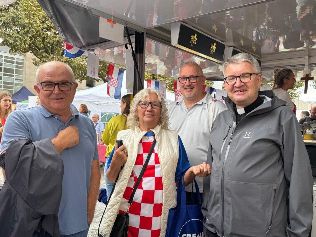 UNATOČ KIŠNOM DANU U MAINZU: Hrvati se predstavili na 49. Međunarodnom festivalu kultura, i ove godine im došao gradonačelnik