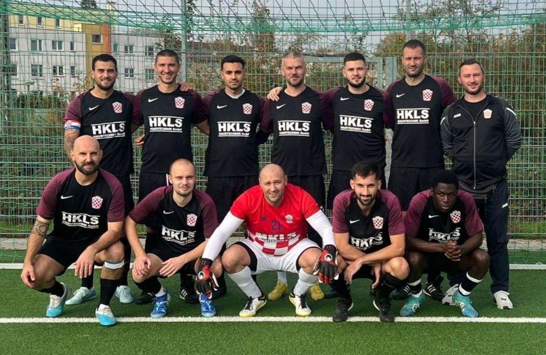 FRANKFURT: Prva momčad Croatije izgubila 5:2 od Kosova, sigurne pobjede druge i momčadi veterana Croatije Druga momčad Croatije Frankfurt / Foto: Fenix (D. Pleša)