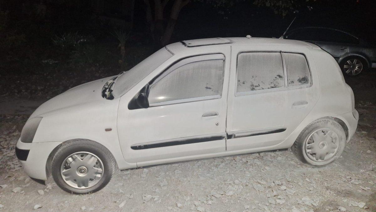 NEVIĐENI VANDALIZAM U DUBROVNIKU: Prahom iz vatrogasnog aparata zasuo i uništio automobil prometnog policajca Automobil zasut vatrogasnim prahom iz vatrogasnog aparata / Foto: Fenix (SIM)