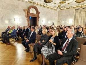 MALI JUBILEJ: U Beču završen 5. CRO-ArT festival. Velika potpora BiH - zemlje partnera Publika, desno J. Špoljarić opunomoćeni ministar u Veleposlanstvu RH u Beču/ Foto: S. Herek
