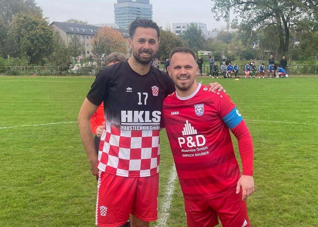 FRANKFURT: Prva momčad Croatije izgubila 5:2 od Kosova, sigurne pobjede druge i momčadi veterana Croatije Kapetan Croatije Frankfurt Petar Bešlić i kapetan Kosova Flakron Thaci / Foto: Fenix (SIM)