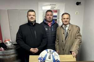 PRIMOPREDAJA U WIESBADENU: SV Hajduk Wiesbaden dobio preuređeno igralište s umjetnom travom  