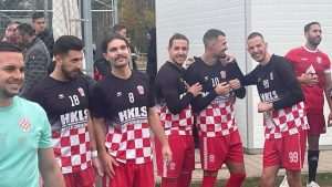 FRANKFURT: Prva momčad Croatije izgubila 5:2 od Kosova, sigurne pobjede druge i momčadi veterana Croatije Igrači Croatije Frankfurt pre početak utakmice / Foto: Fenix (SIM)