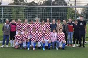 USPJEŠAN 3, 2, 1 VIKEND CROATIJE MÜNCHEN: Prva momčad upisala pobjedu od 3:0, druga pobjedu od 2:0, a ženska ekipa pobijedila s 1:0 Ženska ekipa Croatije München / Foto: Fenix (Z. Zubaj)