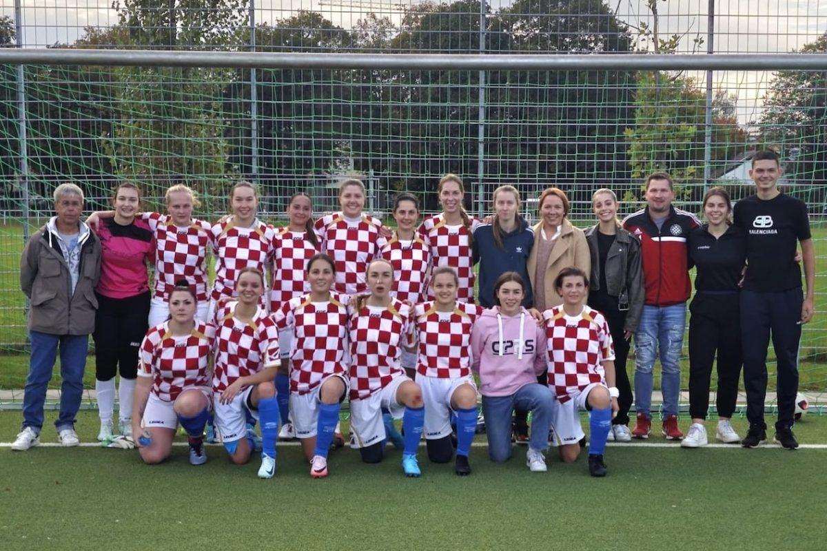 USPJEŠAN 3, 2, 1 VIKEND CROATIJE MÜNCHEN: Prva momčad upisala pobjedu od 3:0, druga pobjedu od 2:0, a ženska ekipa pobijedila s 1:0 Ženska ekipa Croatije München / Foto: Fenix (Z. Zubaj)
