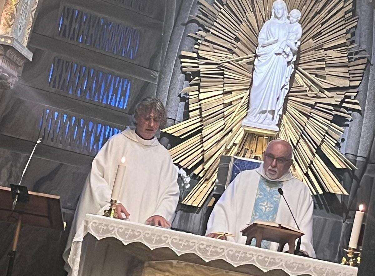 POD VODSTVOM FRA ANTE BILIĆA I DON MLADENA IVŠIĆA: Vjernici župa Veliko Brdo i Žeževica posjetili svetišta Fatimu i Lourdes Don Mladen Ivšić i fra Ante Bilić / Foto: Fenix (MD)