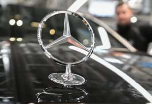 PROPALA KLIMATSKA TUŽBA: Sud odbacio pokušaj zabrane BMW-u i Mercedesu prodaju novih automobila s motorima s unutarnjim izgaranjem Mercedes/ Foto: Bernd Weißbrod/dpa
