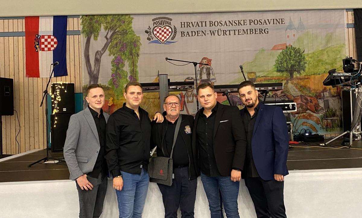 POSAVSKA VEČER 2024. U STUTTGARTU: Slavlje tradicije, kulture i zajedništva Posavljaka Posavska večer u Stuttgartu / Foto: Fenix (Ivan Jeleč)