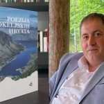 Božidar Proročić sa Antologijom Poezija Bokeljskih Hrvata / Fenix-magazin(SIM- Preslik)