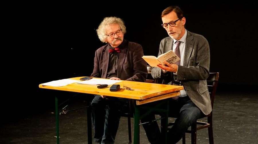 U SRPNJU U BAMBERGU: Njemačka premijera poznate Gavranove tragikomedije "Kraljevi i konjušari" Miro Gavran i prevoditelj na njemački, prof. Tihomir Glowatzky