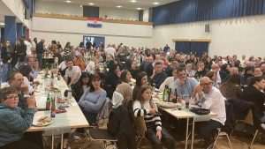 VEČER KLIŠKOG ZAJEDNIŠTVA: Prihod od zabave Hrvatske zavičajne udruge Konjic-Klis iz Calwa namijenjen stradalima od poplava Posjetitelji humanitarne zabave Hrvatske zavičajne udruga Konjic-Klis / Foto: Fenix (J. Kožul)