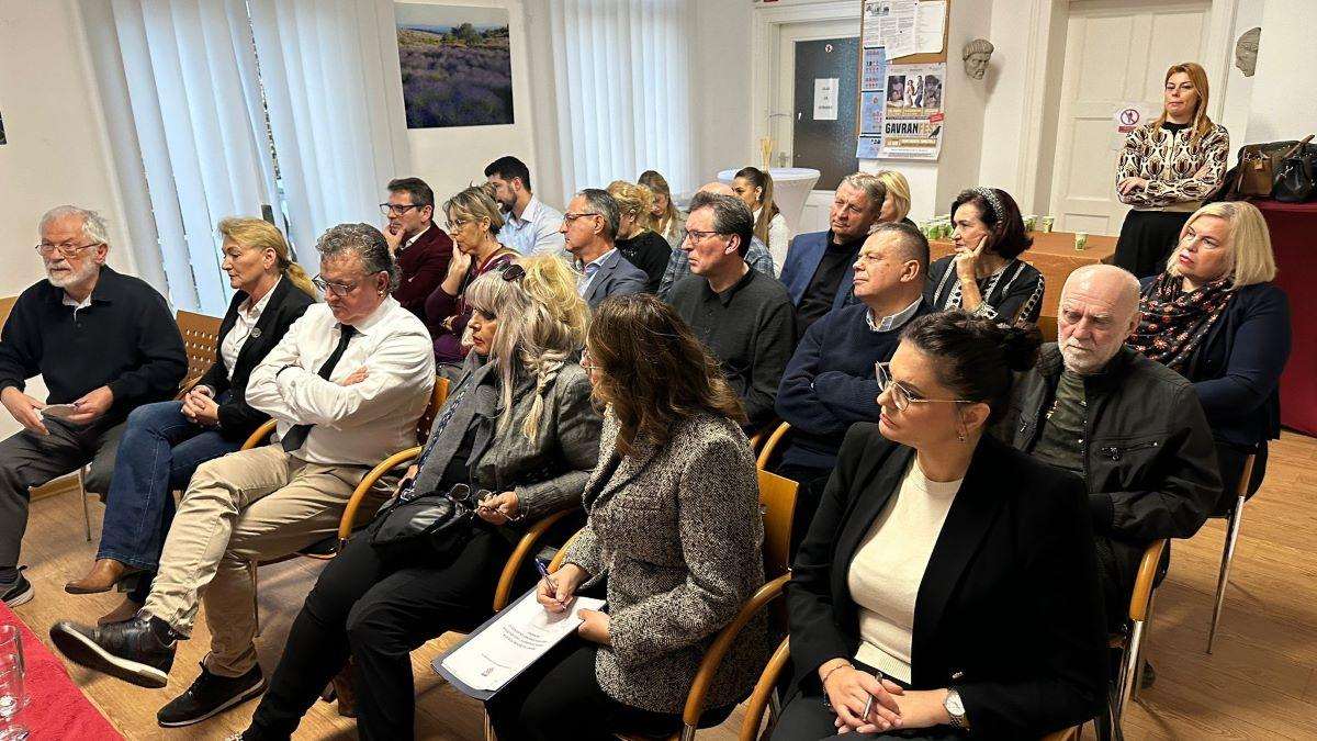MINISTAR ŠIPIĆ U MÜNCHENU: Važno mi je čuti i osjetiti potrebe hrvatskih iseljenika Posjet ministra demografije i useljeništva, Ivana Šipića Münchenu / Foto: Fenix (IN)