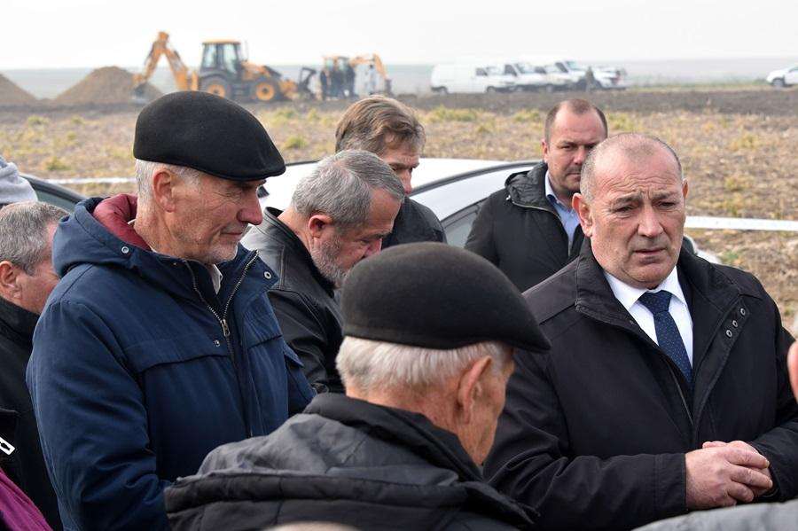 NA VUKOVARSKOM PODRUČJU OTKRIVENA MASOVNA GROBNICA: U Hrvatskoj se još traga za 1.788 nestalih osoba Medved obišao grobnicu s posmrtnim ostacima iz Domovinskog rata / Foto: Hina