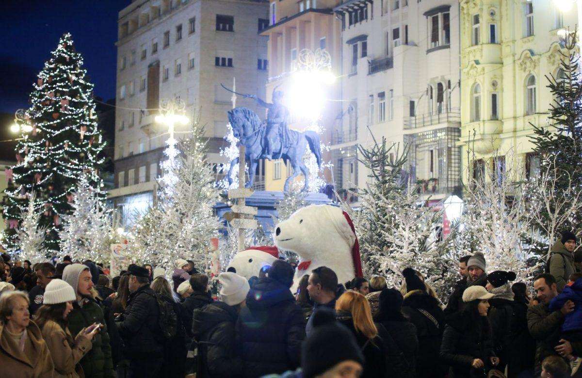 DR. JURE BURIĆ: Zagrebe moj, u što si se pretvorio!? Advent na Trgu bana Josipa Jelačića / Foto: Hina