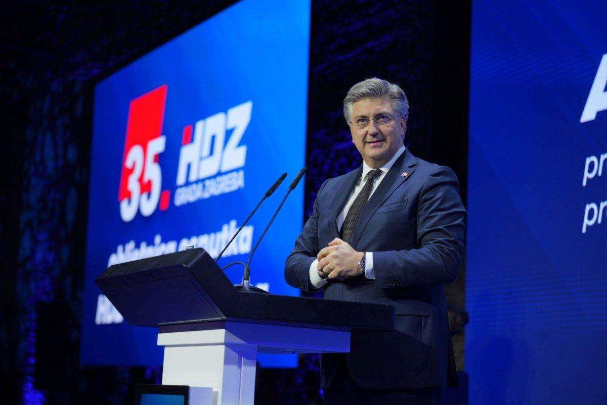 PRIMORAC IZ ZAGREBA PORUČIO: Hrvatska vojska se modernizira, ne zbog predsjednika kojem bi to trebao biti prioritet, već zbog najuspješnije vlade HDZ-a Premijer Andrej Plenković napredizbornom skupu Dragana Primorca uZagrebu / Foto: Fenix (IS D.P.)