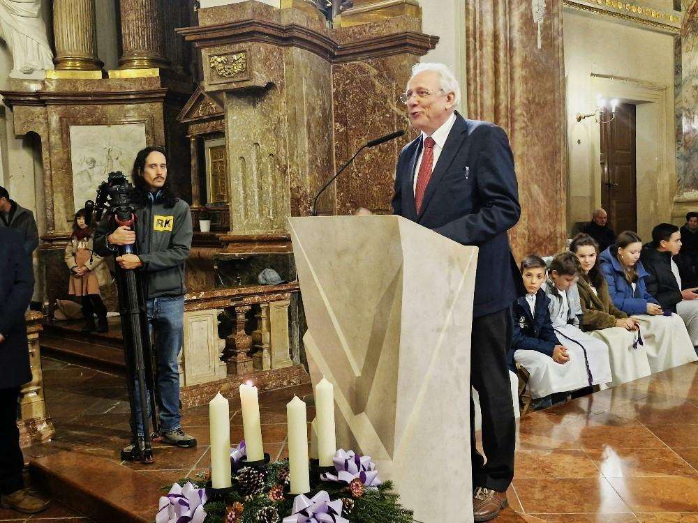 USUSRET BOŽIĆU: U hrvatskoj crkvi Am Hof u Beču postavljene unikatne “Panonske putujuće jaslice” USUSRET BOŽIĆU: U hrvatskoj crkvi Am Hof u Beču postavljene unikatne “Panonske putujuće jaslice”