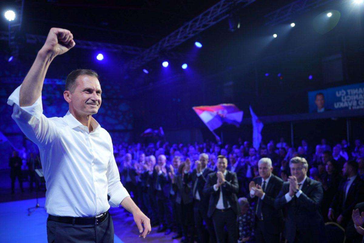 PRIMORAC IZ ZAGREBA PORUČIO: Hrvatska vojska se modernizira, ne zbog predsjednika kojem bi to trebao biti prioritet, već zbog najuspješnije vlade HDZ-a Dragan Primorac na predizbornom skupu u Zagrebu / Foto: IS D.P.