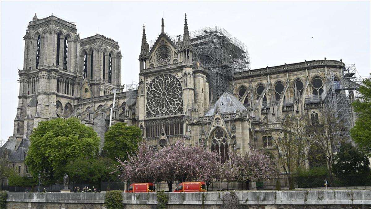 OPET ZVONE ZVONA NOTRE DAME: Macron održao emotivan govor, Trump u društvu Zelenskog i ostalih svjetskih čelnika na otvaranju Pariška katedrale Notre Dame / Foto: Anadolu