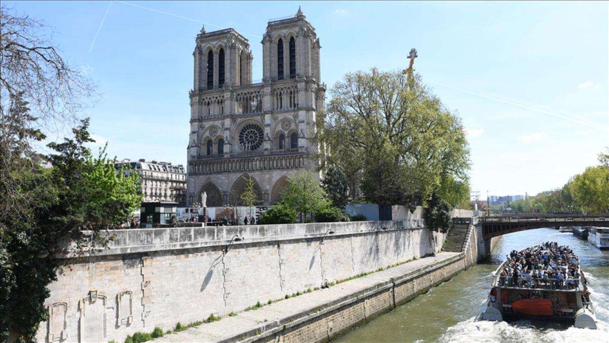 OPET ZVONE ZVONA NOTRE DAME: Macron održao emotivan govor, Trump u društvu Zelenskog i ostalih svjetskih čelnika na otvaranju Pariška katedrale Notre Dame / Foto: Anadolu