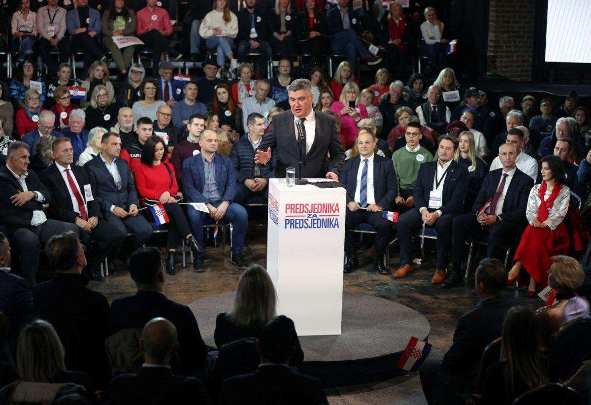 MILANOVIĆ NA SVOM PREDIZBORNOM SKUPU NAPAO PREMIJERA: Plenković je najveća prijetnja demokraciji kakvu poznajemo Predizborni skup Zorana Milanovića / Foto: Hina