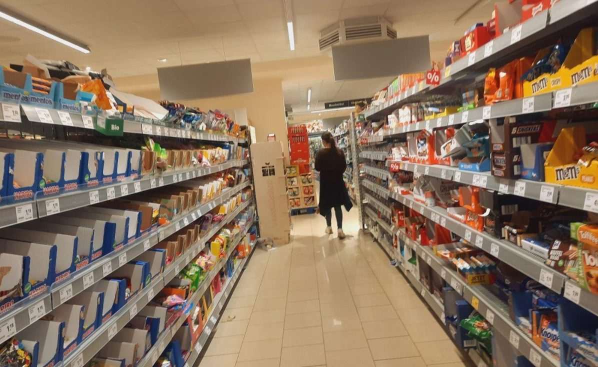 Kupac u trgovini Rewe/ Foto: Fenix (MD)