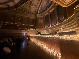 CANDLELIGHT KONCERT: Čarolija svjetlosti i glazbe u povijesnoj dvorani Kurhaus Wiesbaden