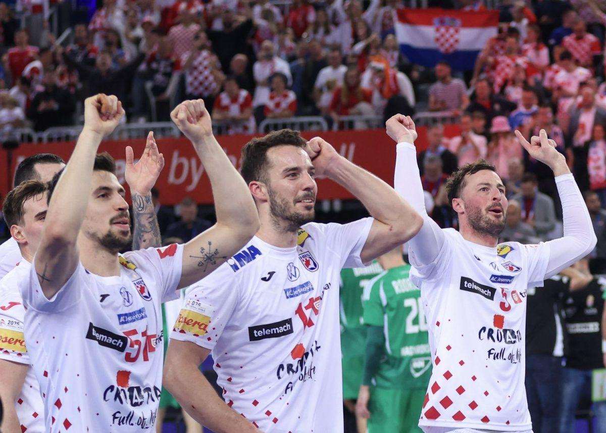 Slavlje hrvatskih rukometasa nakon pobjede nad Madjarskom / Foto: Hina