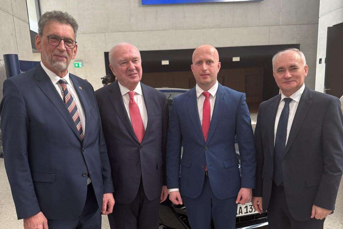 ZAGREB / MÜNCHEN: Potpisan sporazum o proširivanju suradnje između Sveučilišta u Zagrebu i BMW Group iz Münchena Potpisan sporazum o proširivanju suradnje između Sveučilišta u Zagrebu i BMW Group iz Münchena / Foto: Fenix (GK M.)